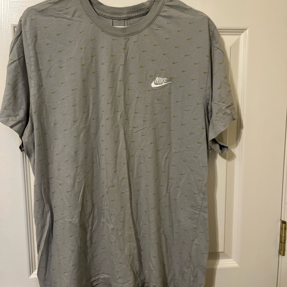 Nike Gray and White Men's Short Sleeve Tee